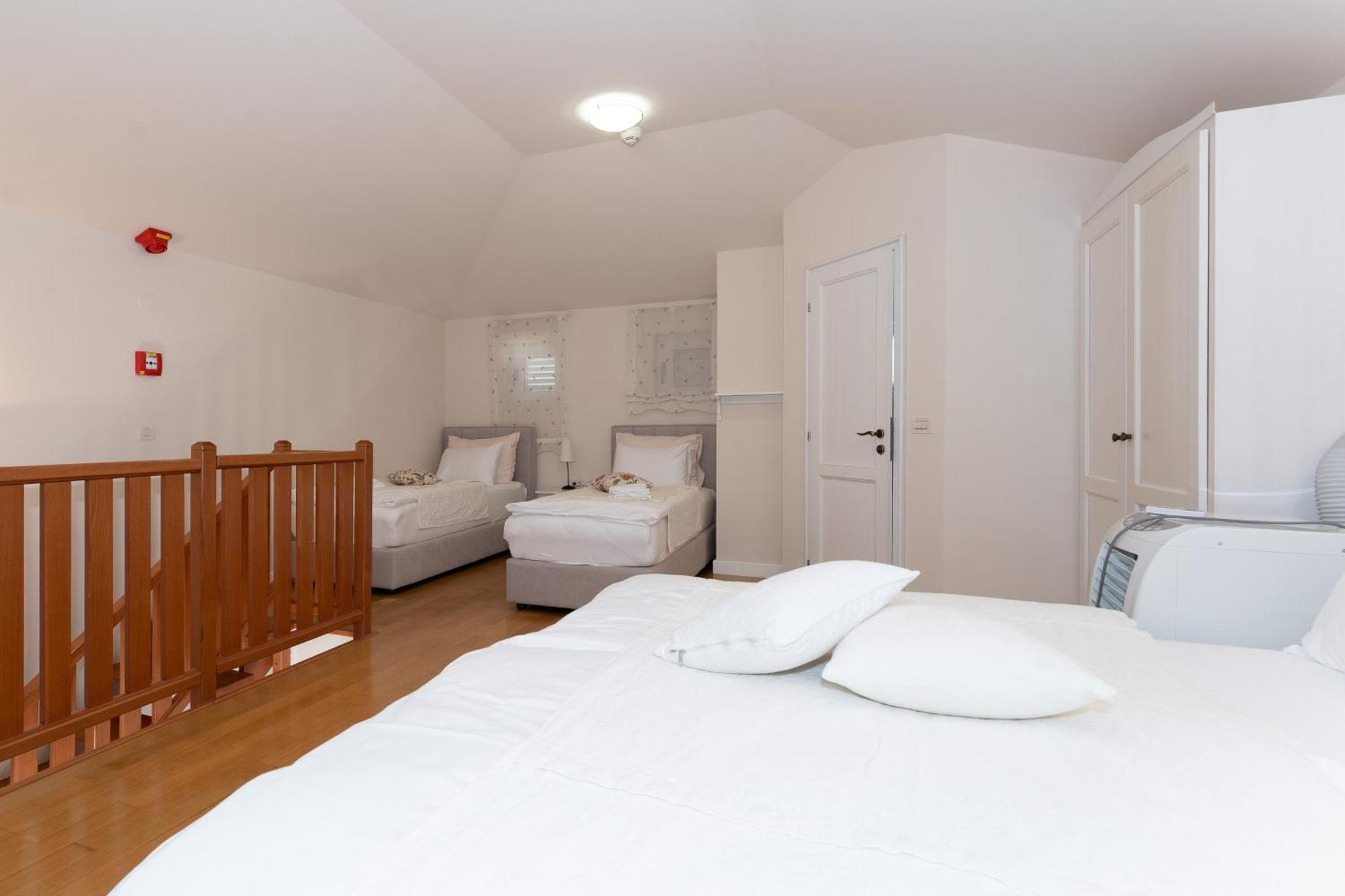 Hotel Abalone Crikvenica Exterior foto